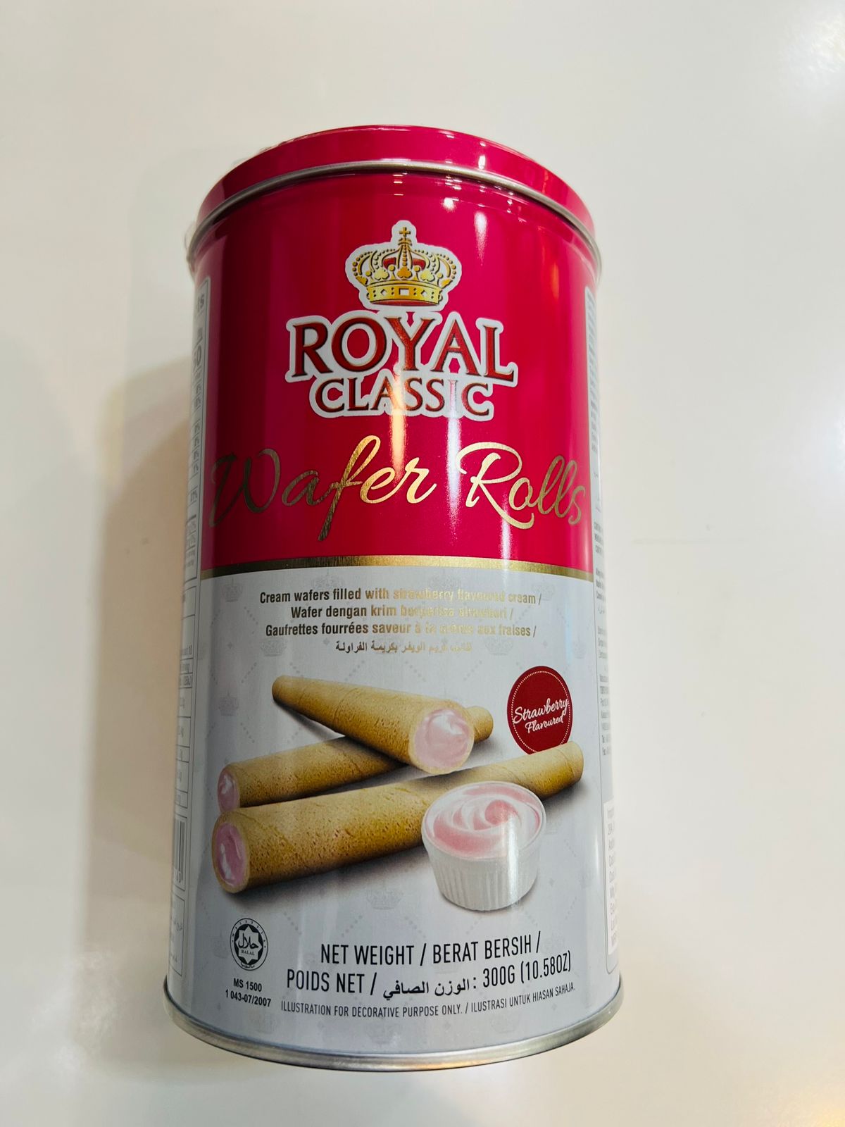 Royal Classic Luxury Cream Wafers With Strawberry Flavour, 300g
