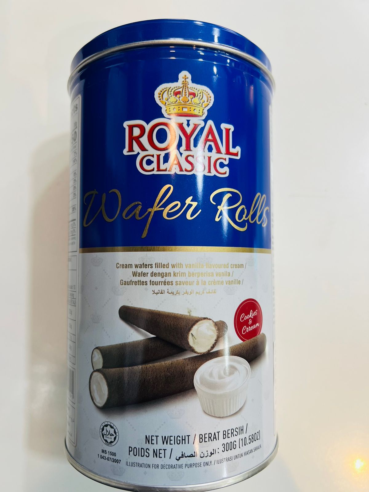 Royal Classic Luxury Cream Wafers With Strawberry Flavour, 300g